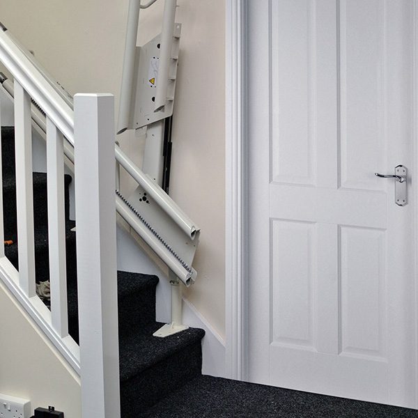 platinum-curve-curved-stairlift-hinge-up-from-central-mobility platinum curve curved stairlift hinge up from central mobility